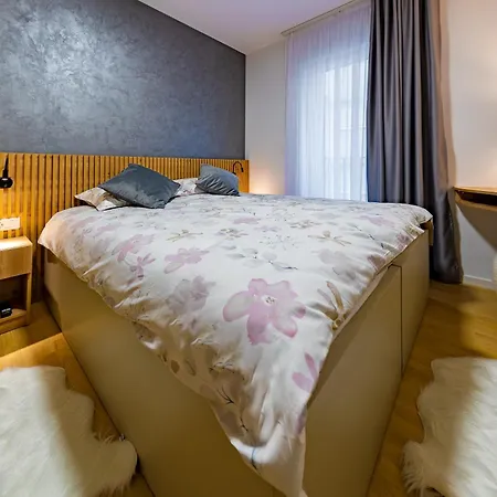 Deluxe Amila * 모스타르